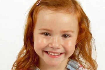 விமானத்தில் கண்டெடுக்கப்பட்ட 4 வயது பிரித்தானிய சிறுமியின் புகைப்படமும் குறிப்பும்: கலங்கடிக்கும் பின்னணி