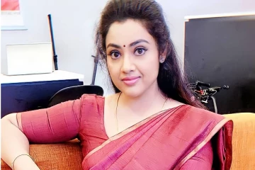 மீனாவுக்கு அடித்த ஜாக்பாட்! 60 வயதானாலும் இன்னும் இளம் ஹீரோக்களுக்கே சவால் விடும் அளவு இருக்கிறாரே!