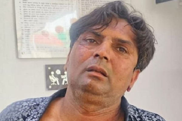 Rajesh Sakaria who slapped delhi cm rekha gupta