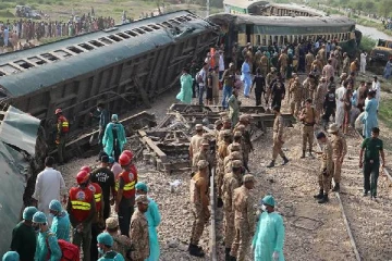 வெளிநாடொன்றில் தடம்புரண்ட ரயில்: 22 பேருக்கு நேர்ந்த சோகம்!