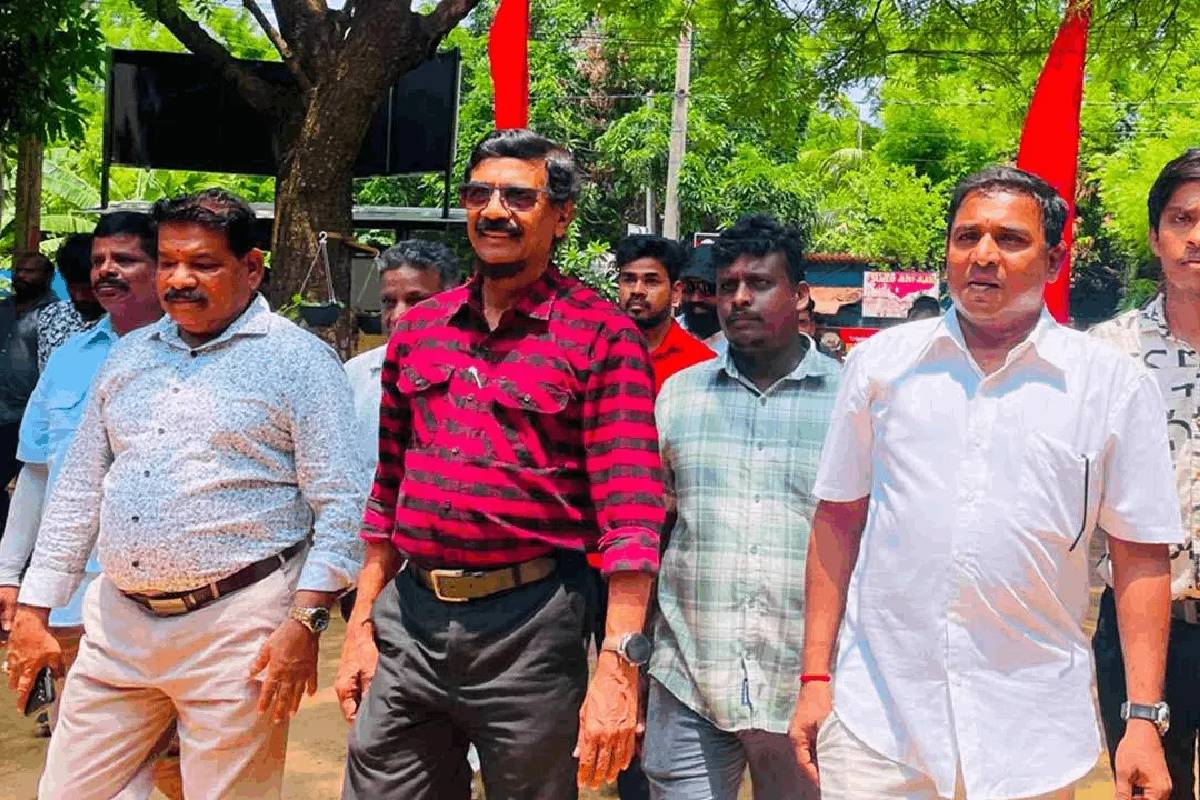 மாகாண சபைத் தேர்தலை தீர்மானிக்கும் அதிகாரம் ரில்வின் சில்வாவிற்கு இல்லை : வெடித்த சர்ச்சை | Tilvin Silva Can T Decide Provincial Council Elect மாகாண சபைத் தேர்தலை தீர்மானிக்கும் அதிகாரம் ரில்வின் சில்வாவிற்கு இல்லை : வெடித்த சர்ச்சை | Tilvin Silva Can T Decide Provincial Council Elect