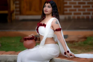 டூ பீஸ் ஆடையணிந்து கிளாமர் போஸ்!! சீரியல் நடிகை தர்ஷா வெளியிட்ட வீடியோ..