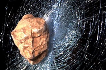 யாழ்ப்பாணம் பயணித்த பேருந்துகள் மீது கல்வீச்சு!