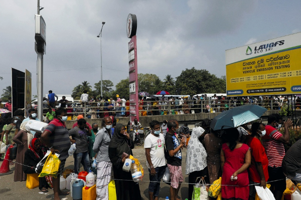 பல எரிபொருள் நிலையங்கள் மீது பொதுமக்கள் குற்றச்சாட்டு! | Public Blame On Many Gas Stations