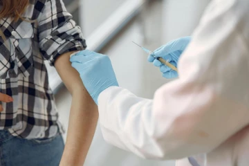 சுவிஸ் இளம் பெண்களில் திடீரென்று காணப்படும் அதிக உதிரப்போக்கு: தடுப்பூசி காரணமா?