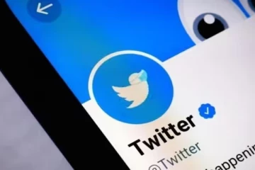 பிரபலங்களின் ட்விட்டர் கணக்கில் இருந்து பறிப்போன ப்ளூ டிக்: அதிர்ச்சியில் ஆதரவாளர்கள் பட்டாளம்!