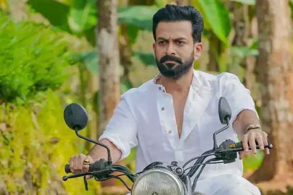 பிரபாஸுக்கு வில்லனாக நடிக்கும் பிரபல மலையாள நடிகர்.. யார் தெரியுமா | Popular Actor Villan For Prabhas