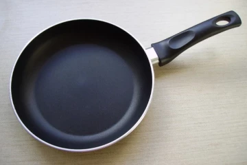 Non-stick சமையல் பாத்திரங்களுக்கு தடை... கனேடிய நிபுணர்களின் ஆலோசனை
