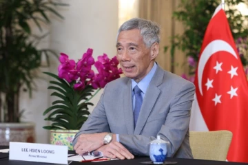 சிங்கப்பூர் பிரதமர் பதவி விலகப் போவதாக அறிவிப்பு