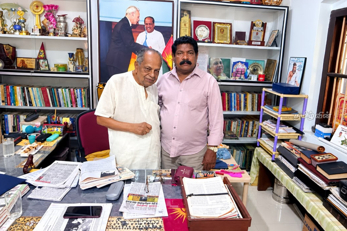 ஆனந்தசங்கரியை சந்தித்து நலம் விசாரித்த அமைச்சர் இராமலிங்கம் சந்திரசேகர் | Chandrasekar Met Anandasangari Kilinochchi ஆனந்தசங்கரியை சந்தித்து நலம் விசாரித்த அமைச்சர் இராமலிங்கம் சந்திரசேகர் | Chandrasekar Met Anandasangari Kilinochchi