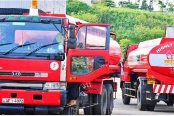 ඩීසල් බෙදාහැරීම සදහා පෞද්ගලික ටැංකි රථ හිමියන් වැඩ අරඹයි..(VIDEO)