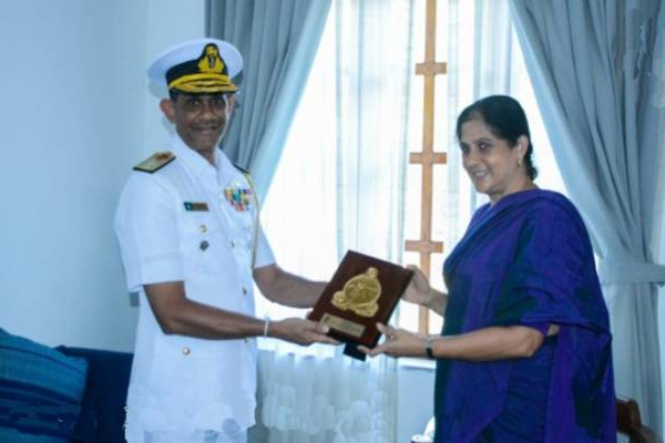 கிழக்கு அளுனரை சந்தித்த புதிய கடற்படை தளபதி! | The New Naval Commander Met The East Governor