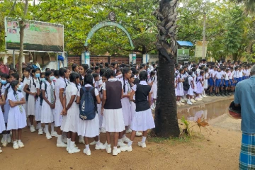 கிளிநொச்சி அக்கராயன் மகாவித்தியாலத்திற்கு அதிபர் ஒருவரை நியமிக்க கோரி போராட்டம் (VIDEO)