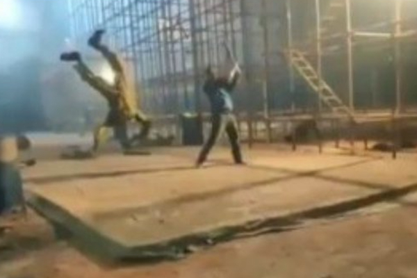 வலிமை படப்பிடிப்பில் இருந்து கசிந்த புகைப்படங்கள்.. இது செம மாஸ் சீன் ஆச்சே | Ajith Valimai Shooting Pics