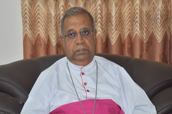 இந்த இருள் நீங்கி மக்கள் மகிழ்ச்சியுடன் வாழ பிறக்கும் இயேசு எமக்கு உதவி புரிவார்; மன்னார் மறை மாவட்ட ஆயர்! | Jesus Who Is Born To Remove This Darkness