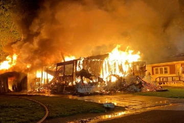 கனடாவில் வீடு ஒன்றில் ஏற்பட்ட தீ விபத்தினால் இவ்வளவு சேதமா?