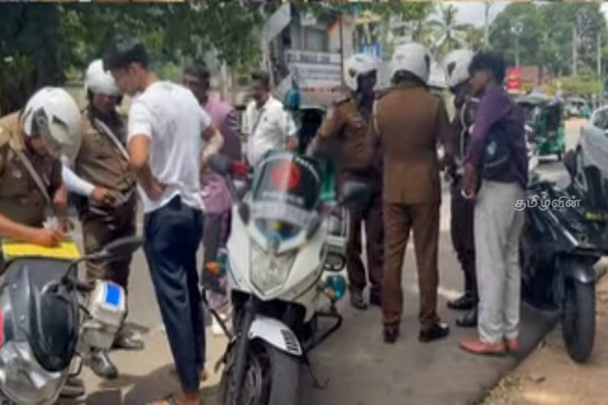 வவுனியாவில் போக்குவரத்து விதிமுறைகளை மீறி மாணவர்கள் பேரணி: பலருக்கு எதிராக நீதிமன்றில் வழக்குத் தாக்கல் | Students Protest Vavuniya Violating Traffic Rules