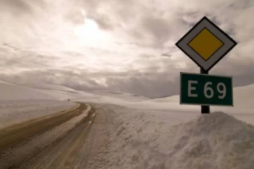 கோடை காலத்திலும் பனி பொழியும் அதிசயம்; உலகின் கடைசி சாலை எங்கே இருக்கு தெரியுமா?