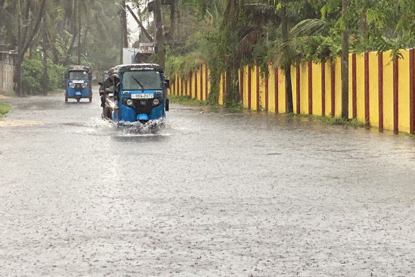 மட்டக்களப்பு மக்களுக்கு வெள்ள அபாய எச்சரிக்கை | Flood Warning Issued For Batticaloa மட்டக்களப்பு மக்களுக்கு வெள்ள அபாய எச்சரிக்கை | Flood Warning Issued For Batticaloa