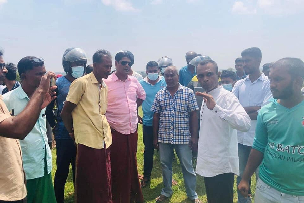 தனியார் காணியில் புத்தர் சிலை நிறுவ முயற்சித்த பெளத்த பிக்குகளால் பதற்ற நிலை! | Ampara Addalaichenai Buddha Statue Private Land தனியார் காணியில் புத்தர் சிலை நிறுவ முயற்சித்த பெளத்த பிக்குகளால் பதற்ற நிலை! | Ampara Addalaichenai Buddha Statue Private Land