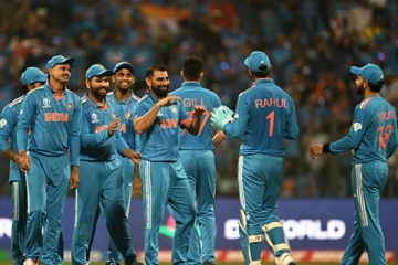 உலகக்கோப்பை அரையிறுதிக்கு முதல் அணியாக நுழைந்த இந்தியா! சாதனை மழையில் ஷமி