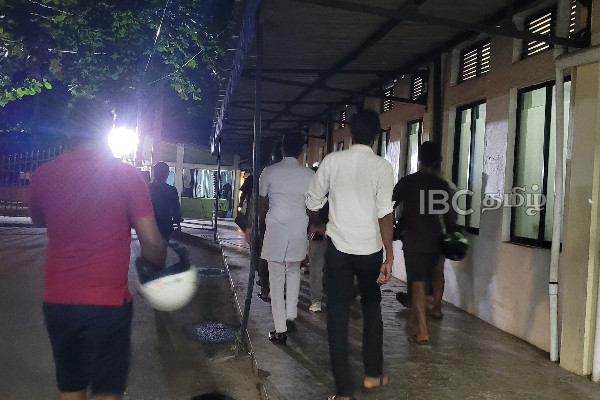 வவுனியாவில் இளைஞர் குழு மோதல் : ஒருவர் ஆபத்தான நிலையில்! மேலும் 4 பேருக்கு காயம் | Youth Group Clash In Vavuniya