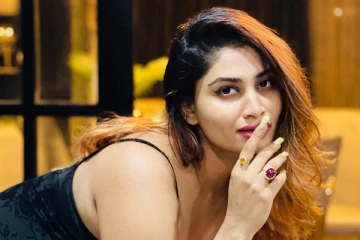 பிக் பாஸ் ஷிவானியா இப்படி.. ஷார்ட் உடையில் அப்படி ஒரு போஸ்! போட்டோ வைரல்