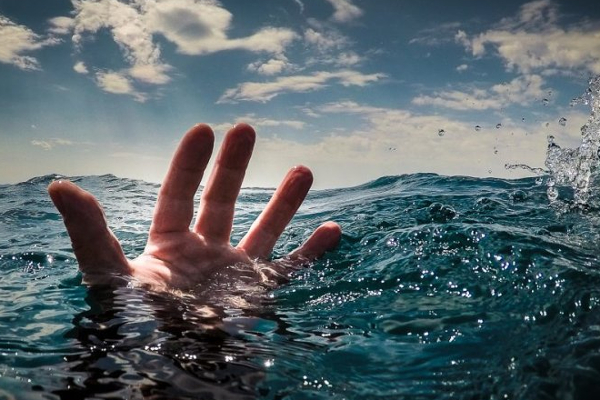 ரிக்ரொக் செய்வதற்காக சென்ற இருவர் பலி | Two People Who Went To Do Tiktok Were Killed ரிக்ரொக் செய்வதற்காக சென்ற இருவர் பலி | Two People Who Went To Do Tiktok Were Killed