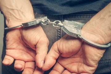 பாடசாலை அதிபரோடு தகராறில் ஈடுபட்ட மூவர் கைது