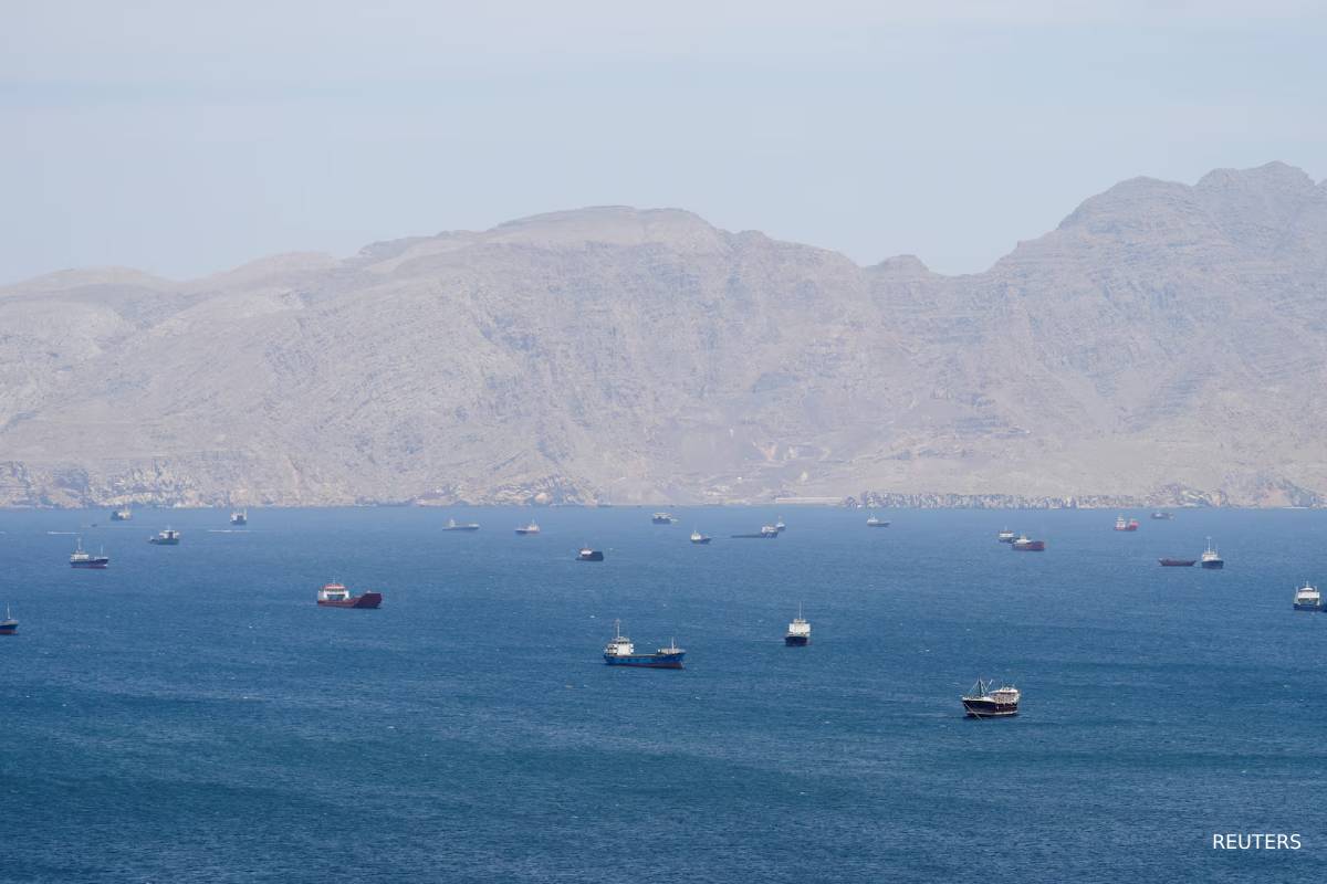 ஹார்முஸ் முடக்கம் - இணைய இணைப்பை எவ்வாறு பாதிக்கும்? | Iran Threat Subsea Cable Hormuz Digital Chokepoint