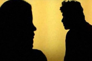 கள்ளக்காதலனுடன் சேர்ந்து 25 வயது மகனை திட்டமிட்டு கொன்ற தாய்