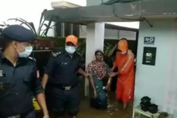 கேரளாவில் தொடரும் கனமழையால் வெள்ளப்பெருக்கு - பொதுமக்கள் இயல்பு வாழ்க்கை முடக்கம்