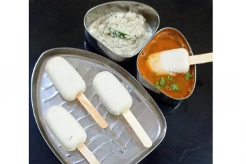 குஷ்பு இட்லி கேள்விபட்டிருப்போம்.. இது என்ன குச்சி ஐஸ் இட்லி ? - வைரலாகும் புகைப்படம்