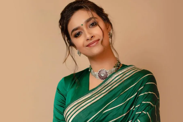 மிரட்டலான இயக்குனருடன் இணையும் கீர்த்தி சுரேஷ்.. இருவருமே தேசிய விருது வென்றவர்கள்