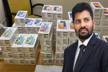 முடிவிற்கு வரும் அரசியல் பயணம் -தங்கத்துடன் கைதான நாடாளுமன்ற உறுப்பினர் அறிவிப்பு