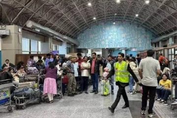 காஷ்மீரில் இருந்து ஒரே நாளில் 10,090 சுற்றுலா பயணிகள் வெளியேற்றம்