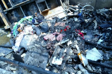 மன்னாரில் வீடு ஒன்று முற்றாக தீக்கிரை