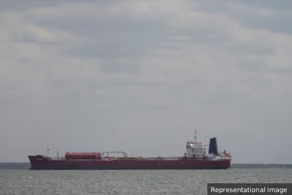 அமெரிக்காவின் தடைக்கு உள்ளான 3 ஈரான் எண்ணெய் கப்பல்களை சிறைப்பிடித்த இந்தியா | India Captured 3 Us Sanctioned Tankers அமெரிக்காவின் தடைக்கு உள்ளான 3 ஈரான் எண்ணெய் கப்பல்களை சிறைப்பிடித்த இந்தியா | India Captured 3 Us Sanctioned Tankers