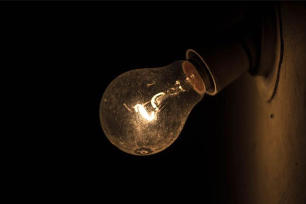 ''தினமும் 4 மணிநேர மின் வெட்டு'' மக்களை தயாராக இருக்குமாறு அறிவுறுத்து... - ஐபிசி தமிழ்