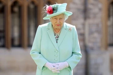 விண்ட்சர் கோட்டை வளாகத்தில் நுழைந்த இருவர்: பாதுகாப்பு அச்சுறுத்தலில் பிரித்தானிய ராணியார்