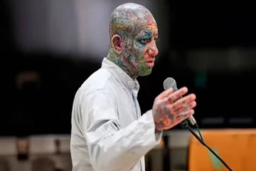 ஈரானைச் சேர்ந்த பிரபல பாப் பாடகருக்கு நீதிமன்றம் விடுத்த கடும் தண்டனை!