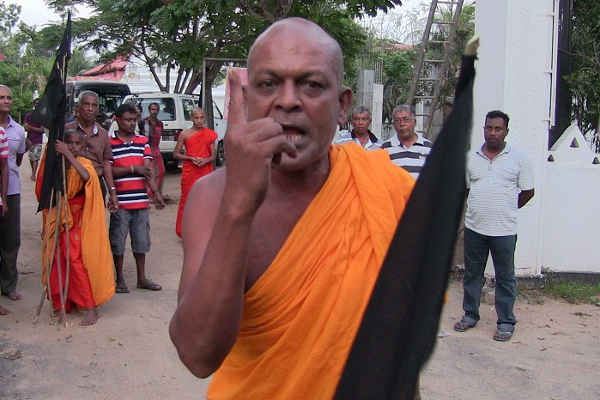தமிழர்களை துண்டு துண்டாக வெட்டுவேன்; குதித்த அம்பிட்டிய தேரரை ஜனாதிபதி அடக்குவார்? | I Will Cut Tamils Into Pieces Ambitiya Thera