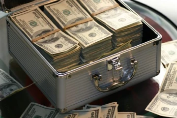 வாஸ்து: வீட்டில் பணப்புழக்கம் அதிகரிக்க பணத்தை எந்த திசையில் வைக்க வேண்டும்?