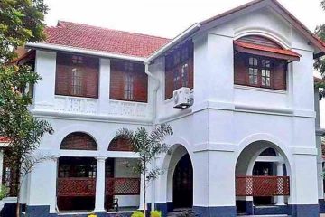 ලොරිස් නිවාසවල ඉන්න 'බලවතුන්' කවුද? තොරතුරු දෙන්න රාජ්‍ය පරිපාලන අමාත්‍යාංශය බෑ කියයි