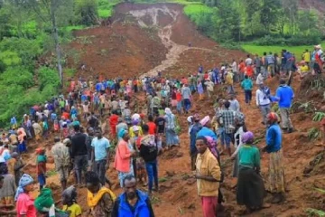 අම්හාරා ප්‍රදේශයේ දරුණු නායයෑමක් - මේ වනවිට පුද්ගලයින් 14 දෙනෙකු ජීවිතක්ෂයට