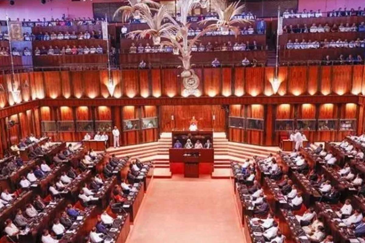 அரசியல்வாதிகள் மோசடிகளால் குவித்துள்ள சொத்துக்கள் - நாடாளுமன்றத்தில் அம்பலப்படுத்திய அமைச்சர் | Politicians Looted The Cooperative Property