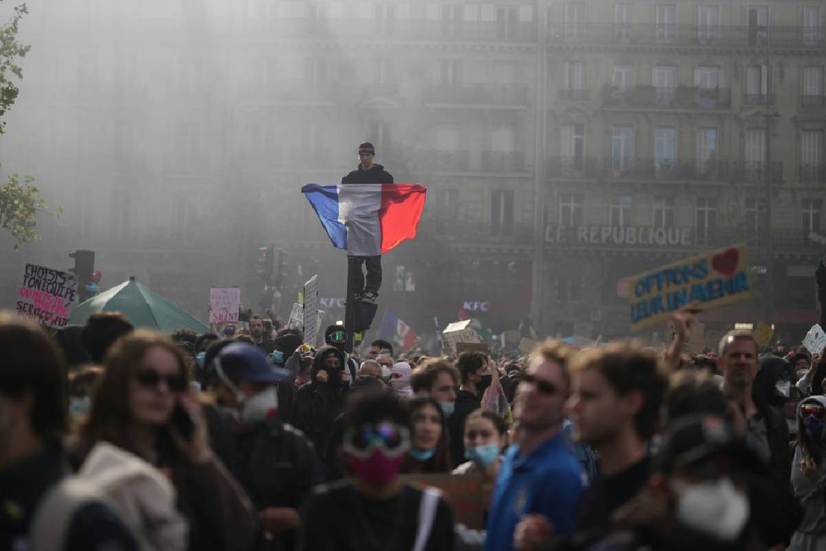 9 ஐரோப்பிய நாடுகளில் வெடித்துள்ள போராட்டம்; பின்னணி என்ன? | Students Protest Ongoing In 9 Europe Countries