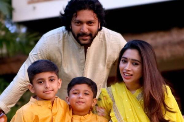 சிங்கிளாகவே செம மாஸ் காட்டும் ஆர்த்தி ரவி! குவியும் லைக்குகள் | Arti Ravi Latest Look Goes Viral சிங்கிளாகவே செம மாஸ் காட்டும் ஆர்த்தி ரவி! குவியும் லைக்குகள் | Arti Ravi Latest Look Goes Viral