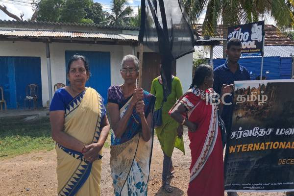 “மனித உரிமைகள் தினம் எமக்கு துக்க தினம்”முல்லையில் போராட்டம்(படங்கள்) | Human Rights Day Relations Of The Disappeared