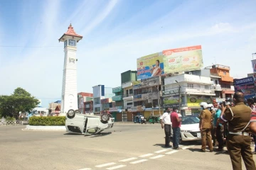 வாகன விபத்தில் காயமடைந்த நிலையில் ஒருவர் வைத்தியசாலையில் அனுமதி